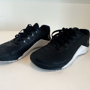 Nike Women's Metcon 5 training shoes- SIZE 10